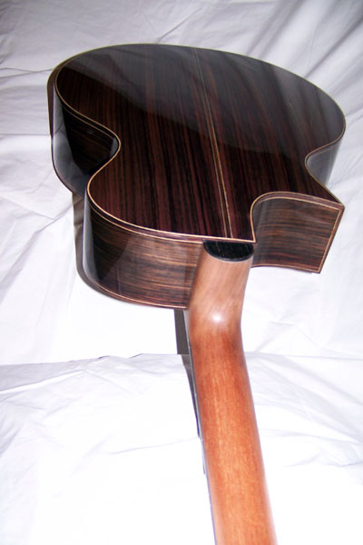 1-piece solid Mahogany neck